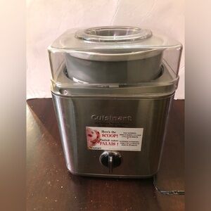Cuisinart Icecream Maker. Like New.